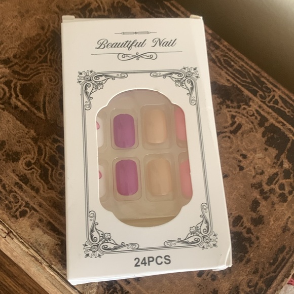 Pink and Cream Nail Set - Picture 1 of 2